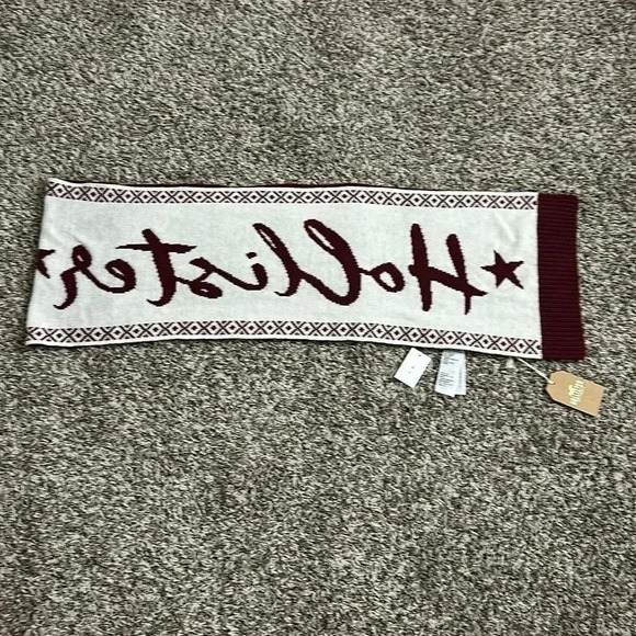 Hollister Double Side Spellout Winter Scarf Ivory Burgundy Unisex - Picture 4 of 5